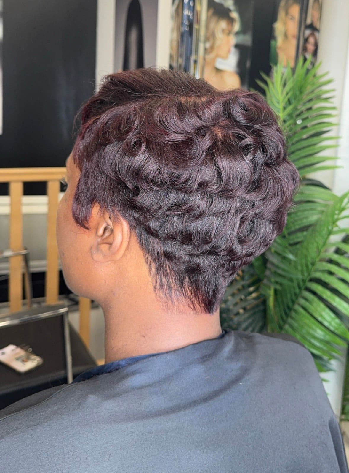 Coupe pixie afro — défrisage complet
