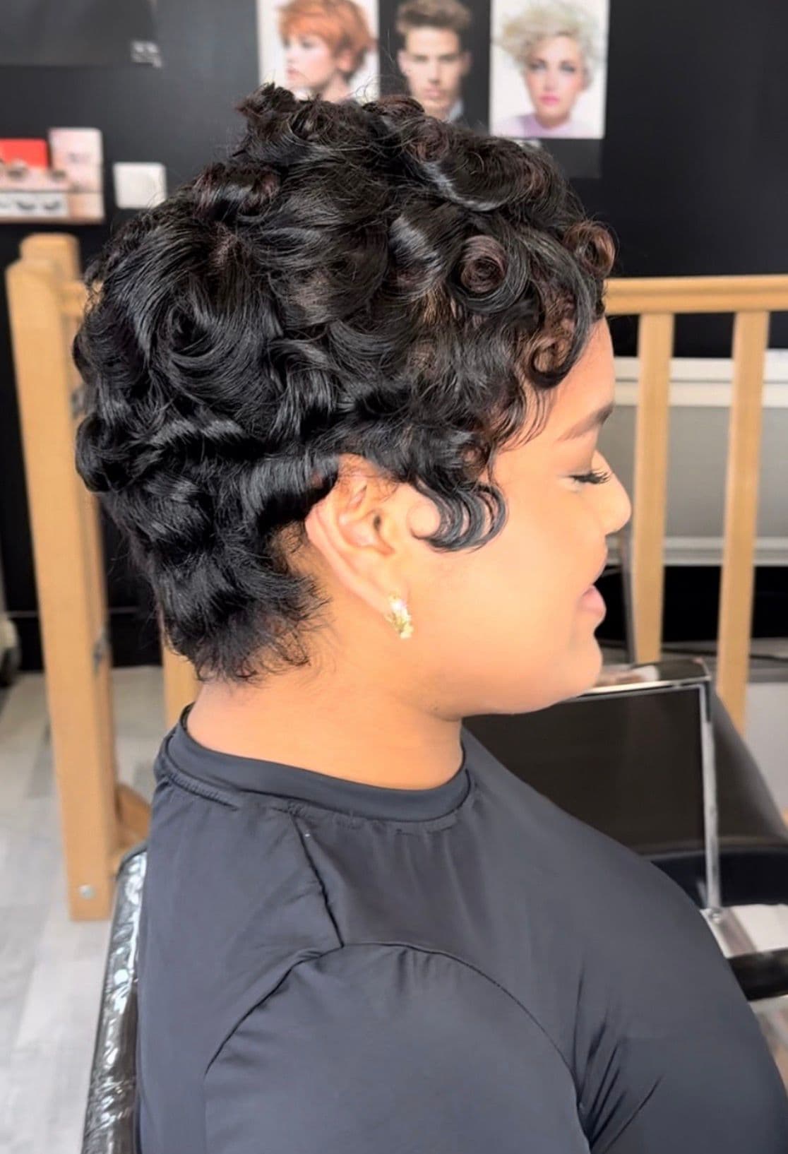 Coupe pixie afro — défrisage complet