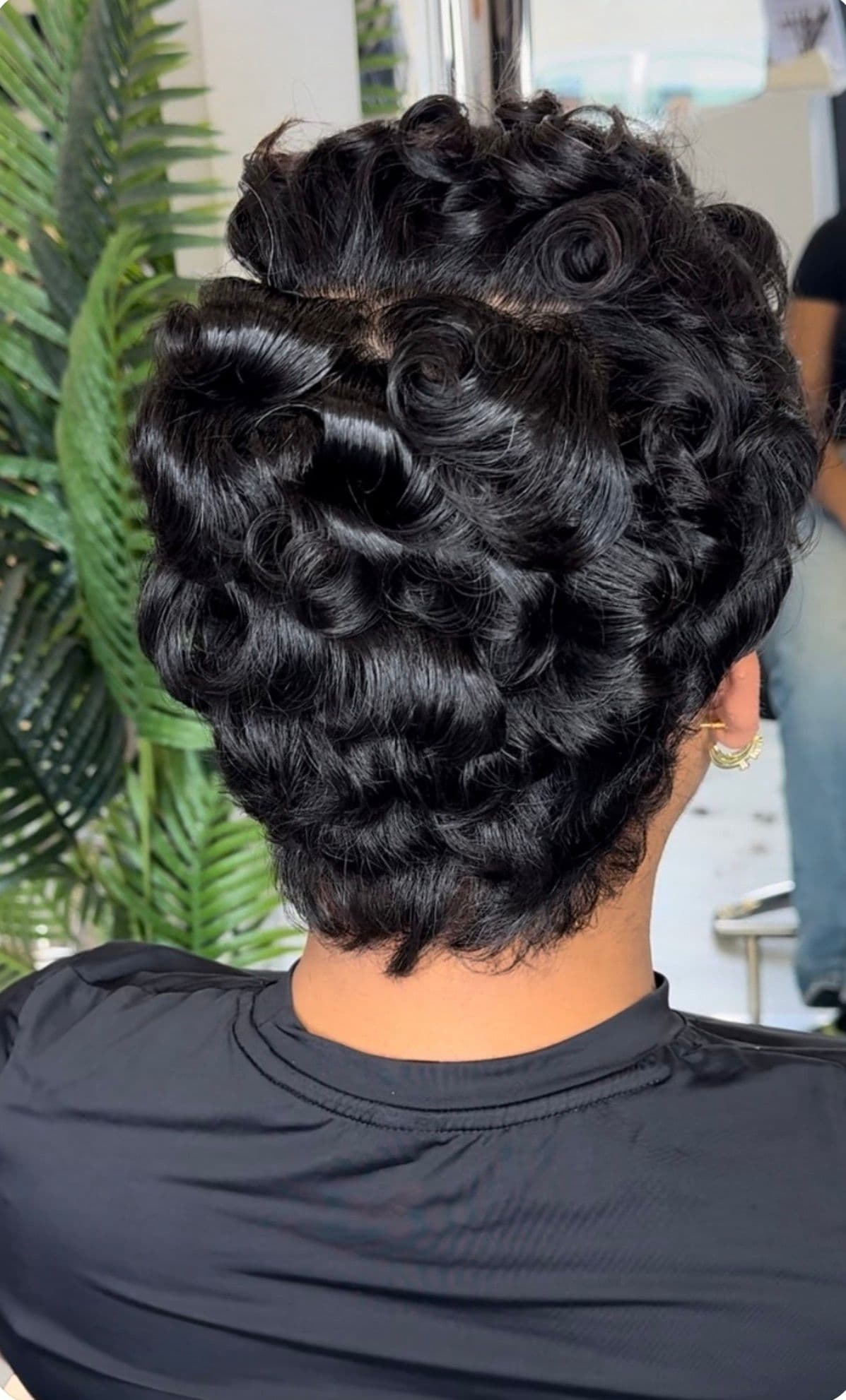 Coupe pixie afro — défrisage complet