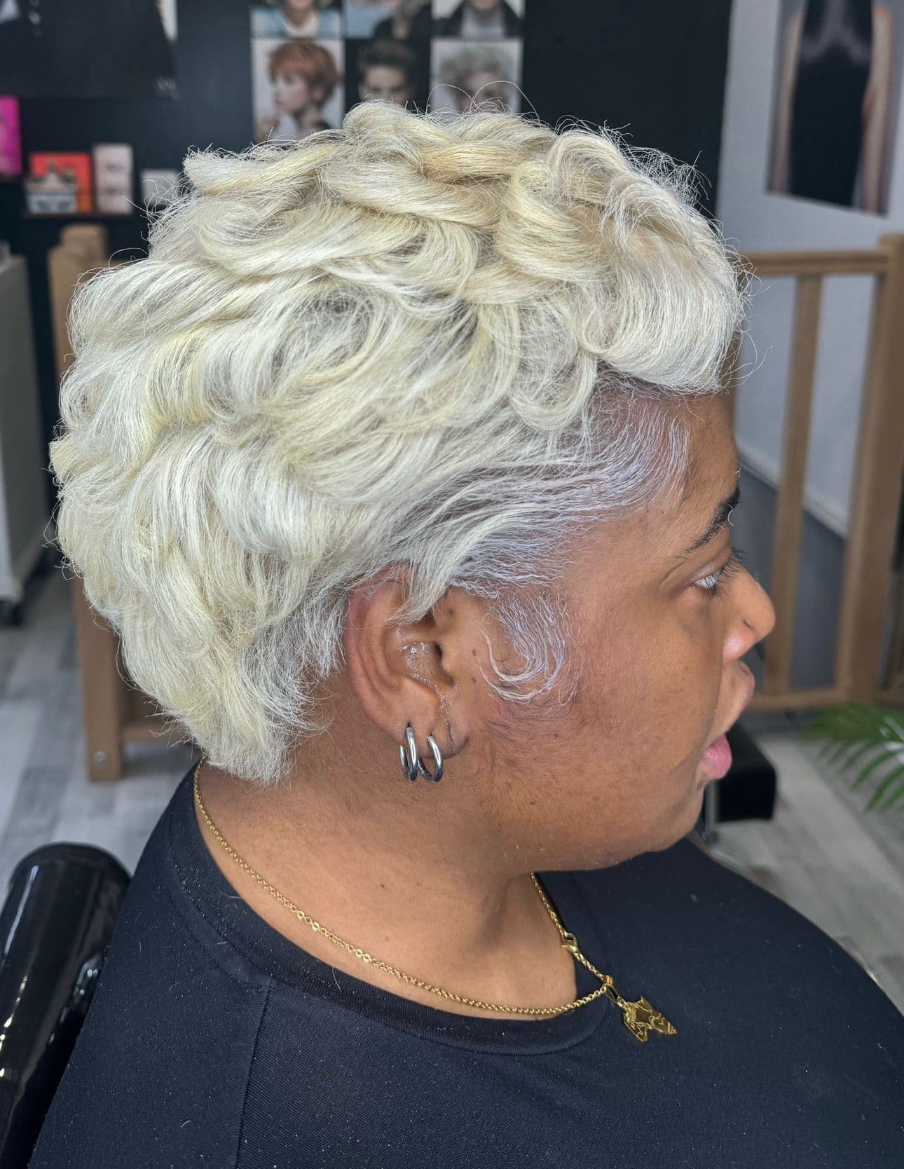 Coupe pixie afro — défrisage complet