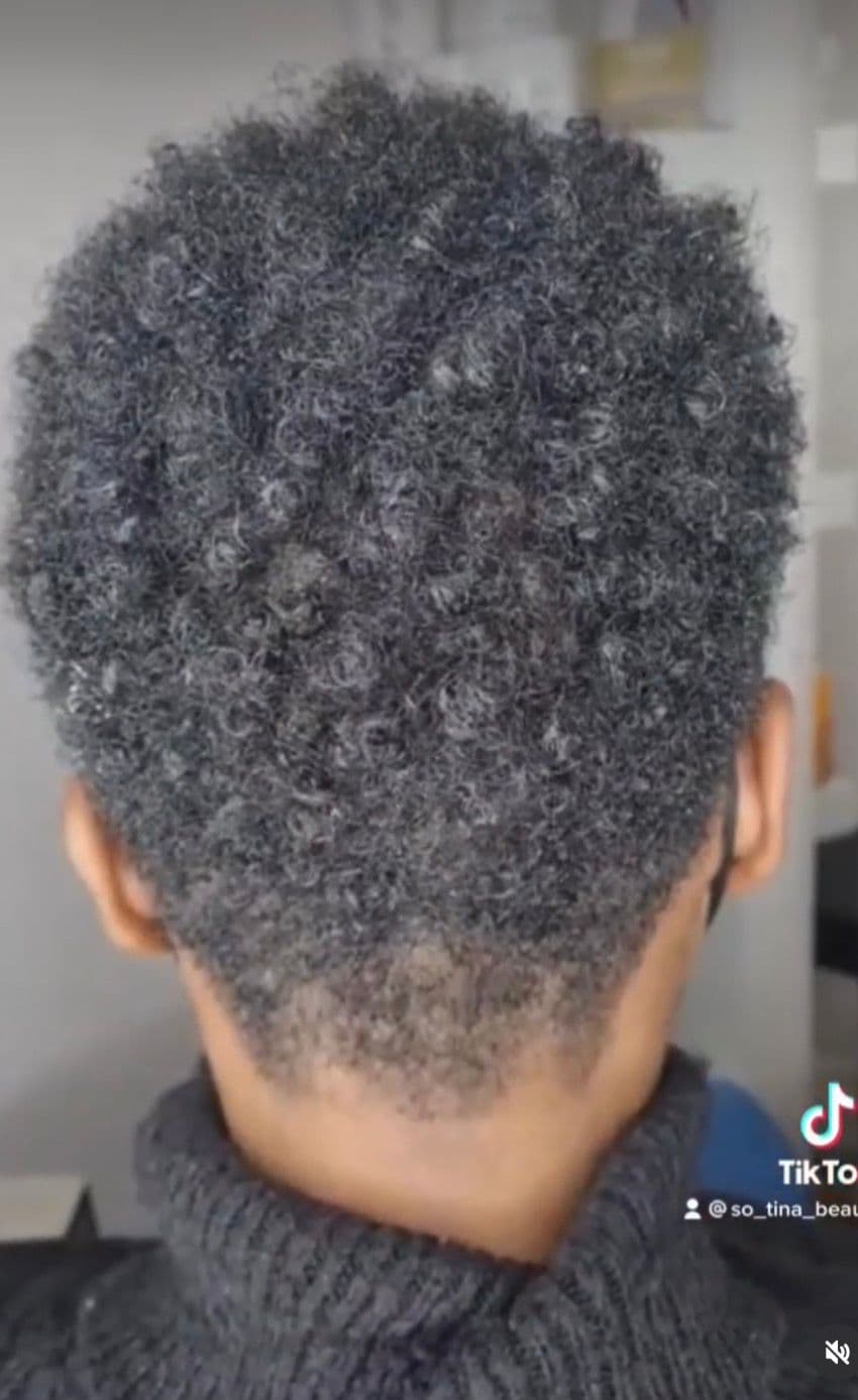 Coupe pixie afro — coiffage naturel